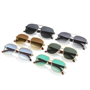Lunettes de soleil aviateur carrées vintage avec double pont et branches en bois