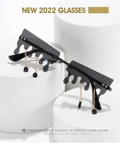 Lunettes goutte d'eau avec chaînes dorées et verres rectangulaires noirs chic