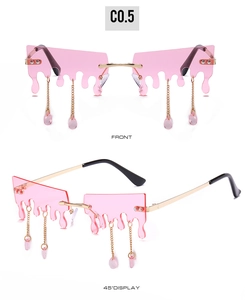 Lunettes goutte rose sans monture avec cadre doré et breloques en forme de larmes