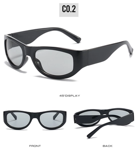 Mehrwinkel-Ansicht der schwarzen Sport-Radbrille mit hellgrauen Gläsern auf weißem Grund