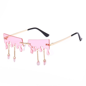 Lunettes de soleil sans monture effet fondu avec chaînes dorées et accents de perles