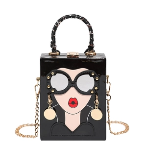 Sac boîte en cuir verni noir au design visage cartoon avec poignée en foulard de soie