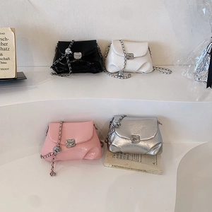 Borsa A Tracolla Chic Da Donna In Pelle PU Pieghettata Con Catena Argentata Borsa A Spalla Lucida