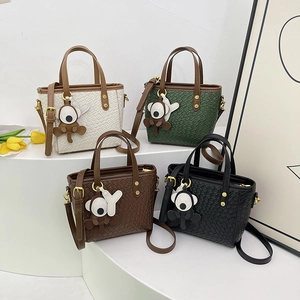 Sac Seau Pour Femmes En Cuir PU Tissé Avec Charme De Dessin Animé Sac À Main Bandoulière Polyvalent Mode