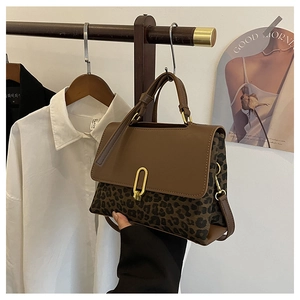 Detail of retro leopard print handbag with premium leather patchwork and gold U-shaped buckle