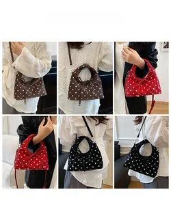 Vues détaillées du sac à pois montrant les options de style en plusieurs couleurs
