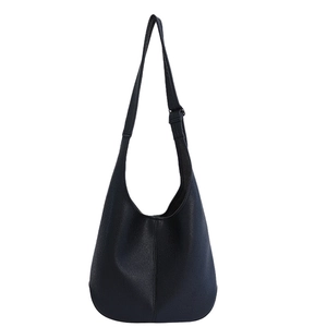 Große Hobo-Tasche aus schwarzem Leder mit Kieselstruktur für Pendler und Freizeit
