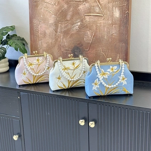 Vintage Floral Embroidery Evening Bag With Artificial Pearl Handle French Retro Kiss Lock Clutch For Women Elegant Party
