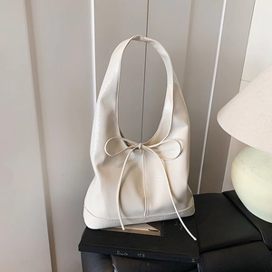 Chic cream bow shoulder bag in shiny crinkled patent leather for women's casual fashion