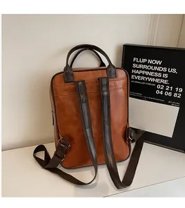 Vue arrière du sac à dos vintage marron avec bretelles réglables et poignée supérieure