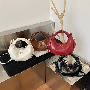 Sac Hobo Croissant Pour Femmes En Cuir PU Brillant Sac À Épaule Bandoulière Sous L'aisselle Avec Noeud Métallique Style Français Couleur Unie Sac À Main Tendance
