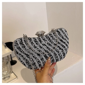 Elegante borsa da sera a righe con strass, chiusura in metallo argento e tracolla
