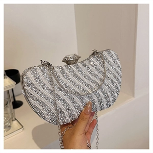 Elegante borsa da sera con strass e perle completa di tracolla a catena argento