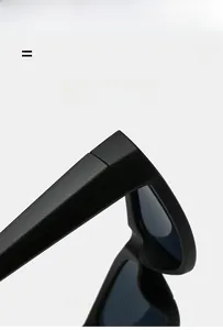 Gros plan sur la monture noire mate et la charnière robuste des lunettes de soleil sport
