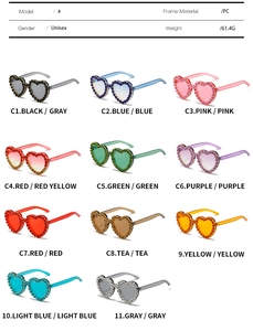 Détails des lunettes de soleil en forme de cœur avec montures ornées de strass colorés