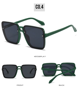 Lunettes de soleil carrées vert foncé avec rivets argentés vues sous plusieurs angles