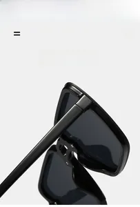 Détail de lunettes de soleil haut de gamme avec charnières élastiques et cadre léger