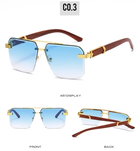 Détail de lunettes de soleil sans monture bleu dégradé avec branches en bois et métal doré