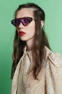 Fashion small frame arrow sunglasses with tortoiseshell pattern and purple lenses