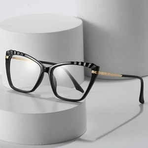 Cat-eye anti-blue light glasses with black frame and golden textured chain temples