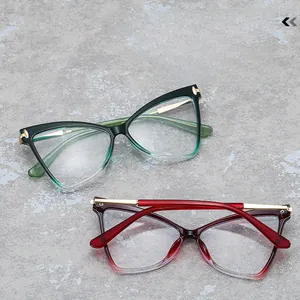 Dettaglio montature occhiali cat-eye TR90 con sfumatura e cerniere in metallo oro