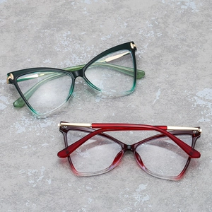 Occhiali anti luce blu cat eye in TR90 con montatura sfumata e dettagli in metallo