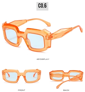 Vues sous trois angles de lunettes de soleil orange rectangulaires à verres bleus