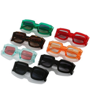 Collection de lunettes de soleil carrées d'été en sept couleurs avec monture épaisse