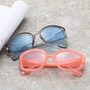 Futuristic sports sunglasses in gray and pink with wavy temples on a stone base