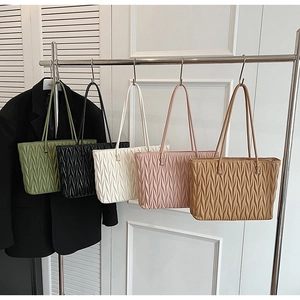 Sac Fourre-tout Plissé Matelassé Pour Femmes Grande Capacité En Cuir PU Sac À Main Bandoulière Pour Déplacement Et Voyage À La Mode