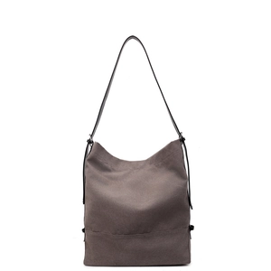 Borsa a secchiello minimalista in tela grigio caffè con tracolla sottile in pelle nera
