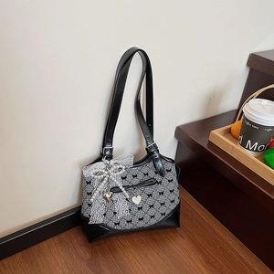 Sac fourre-tout à carreaux noir et blanc à la mode avec motifs nœuds et pendentif perle