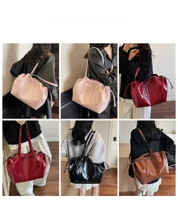 Vues multiples de grands sacs cabas en diverses couleurs avec détails de nœuds