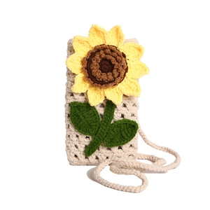 Petit sac bandoulière au crochet fait main avec motif tournesol en coton blanc cassé