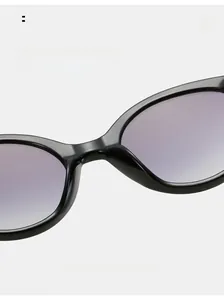 Detail of comfortable integrated nose pads on black fashion round gradient sunglasses