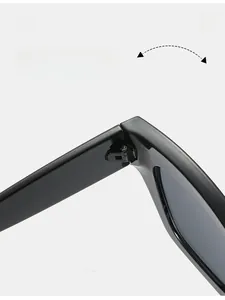 Détail de la charnière durable sur les lunettes de soleil œil de chat noires