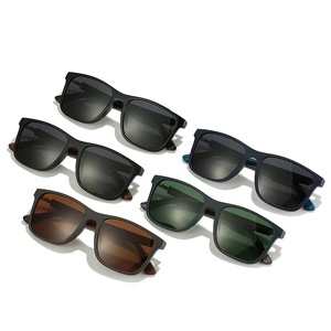 Polarisierte Herren-Sonnenbrille mit Holzmaserung-Bügeln in fünf verschiedenen Farben