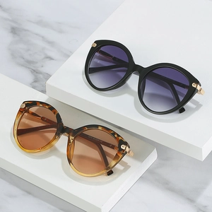 Retro oversized round sunglasses in black and tortoiseshell with gradient lenses