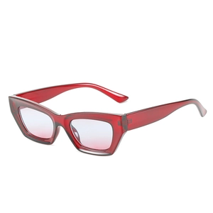 Lunettes de soleil œil de chat rouges pour femmes avec verres dégradés bleu et rose