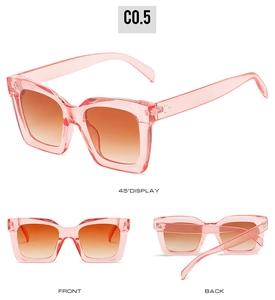Rosafarbene transparente quadratische Sonnenbrille mit orangefarbenen Verlaufslinsen im Set