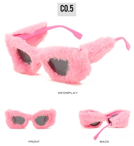 Plüsch-Cateye-Sonnenbrille in Rosa für Damen mit Front-, Rück- und 45-Grad-Seitenansicht