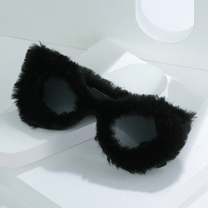 Schicke schwarze Plüsch-Katzenaugen-Sonnenbrille für Damen mit stilvollen dunklen Gläsern