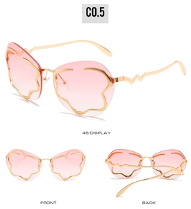 Vue triple des lunettes de soleil nuage sans monture avec bords dorés ondulés et dégradé rose