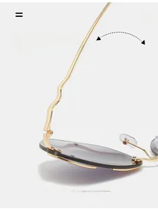 Gros plan sur la charnière métallique robuste des lunettes de soleil nuage sans monture