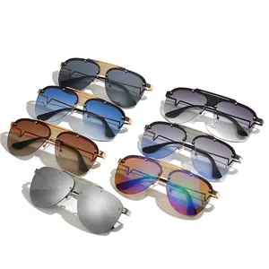 Klassische Flieger-Sonnenbrille mit Metallrahmen in sieben verschiedenen Verlaufsfarben