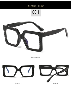Trois vues de montures de lunettes carrées noires avec détails de texture en losange