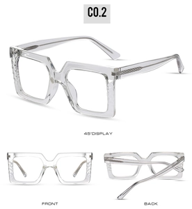 Vues détaillées de montures de lunettes carrées transparentes avec textures diamant