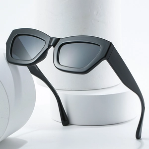 Trendy square frame sunglasses for women with retro thick black frames on white blocks