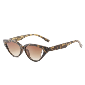 Retro cat eye sunglasses with tortoiseshell frames and brown gradient lenses at 45-degree angle