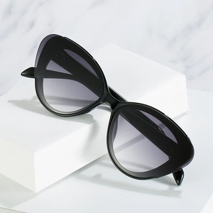 Fashionable oversized cat-eye sunglasses with matte black frame and grey gradient lenses